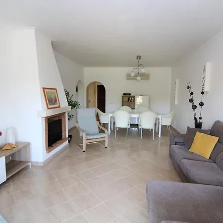 2 Bedrooms With Shared Pool And Enclosed Garden At 3 Km Away From The Апартаменти